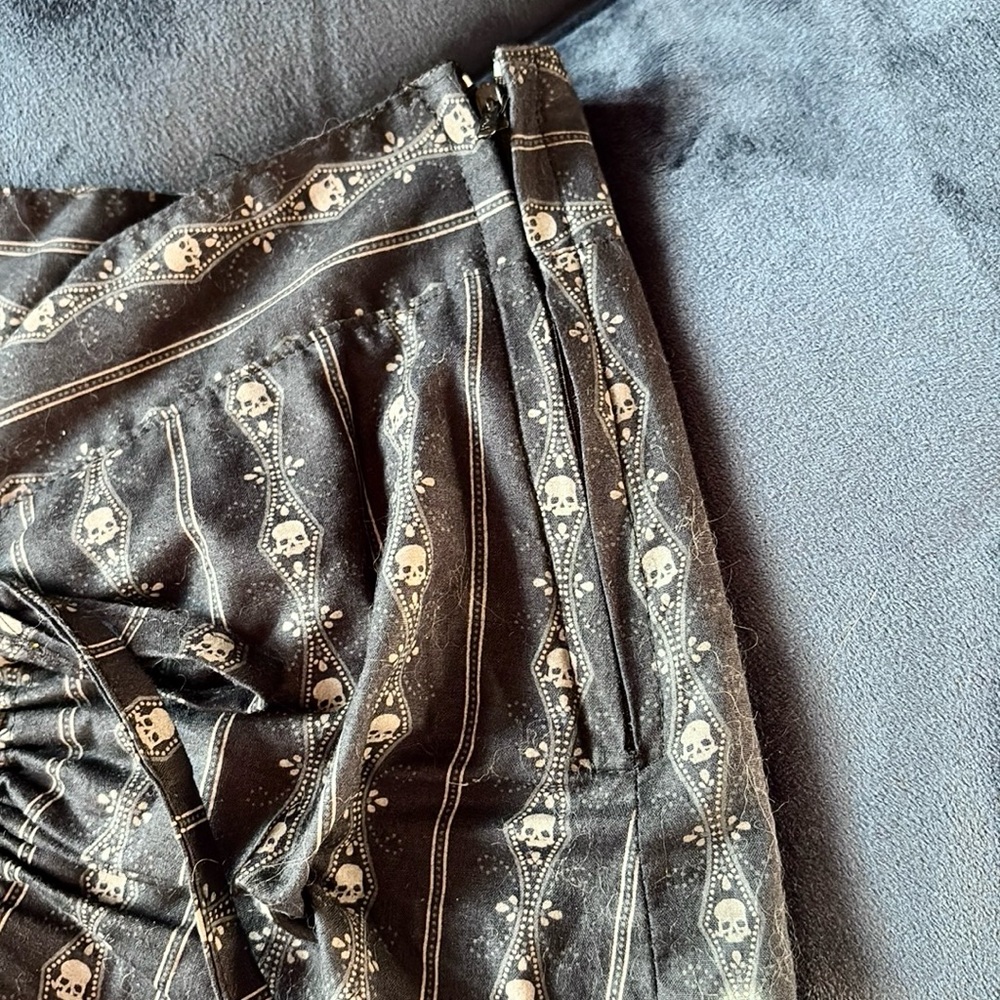 Skull & Ruffle skirt - Picture 5 of 7